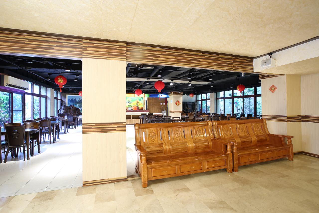 Chiayi Crown Hotel Exterior foto