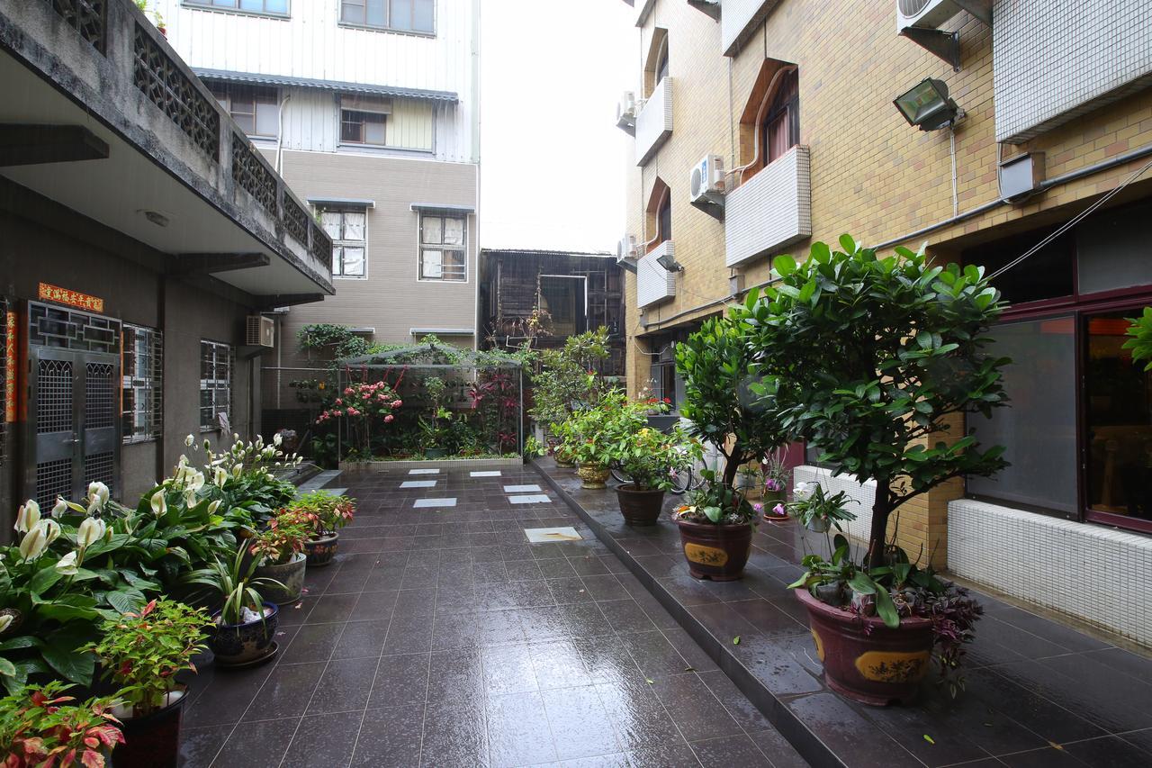 Chiayi Crown Hotel Exterior foto